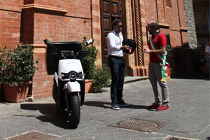 Nel Comune di Montegabbione, il delivery viaggia con lo scooter elettrico Silence S02 HS