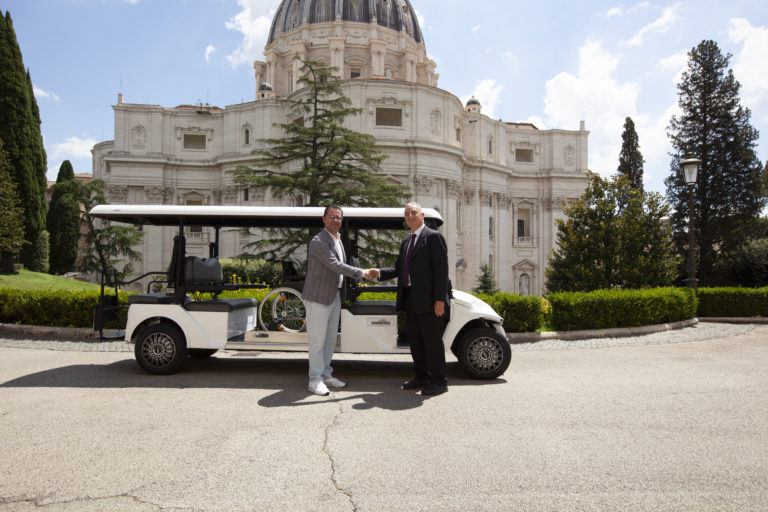 Consegna al Vaticano della navetta otto posti omologata per persone a mobilità ridotta